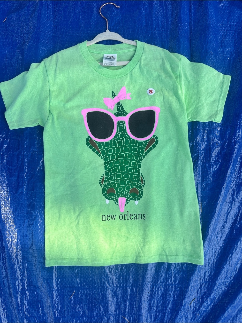 Delta Kids Lime Green New Orleans Alligator Graphic Tee with Pink Sunglasses - S